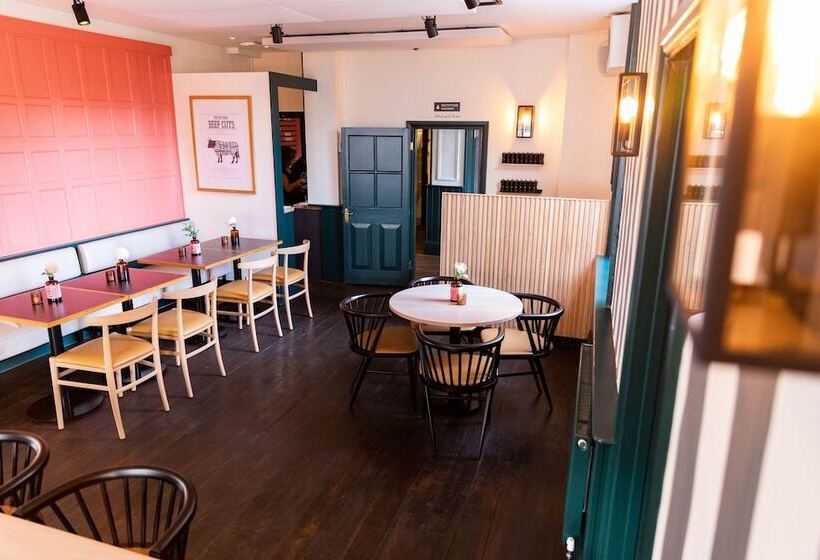 فندق The Coach House