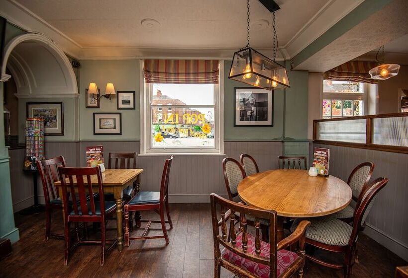 هتل The George Inn