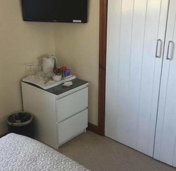 Oaklodge Bed And Breakfast