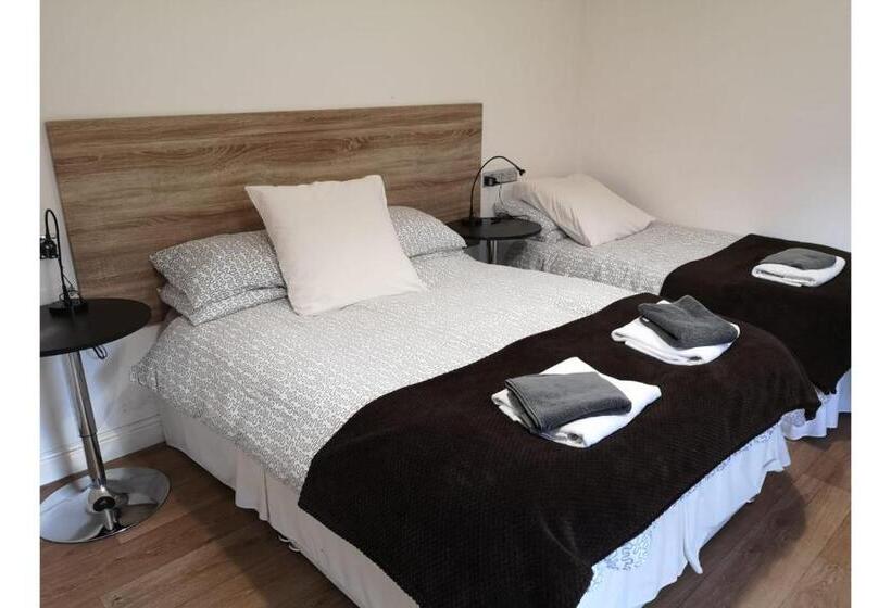 تختخواب و صبحانه Station Approach