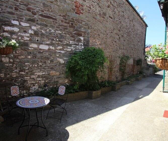 مبيت وإفطار The Beacons Guest House