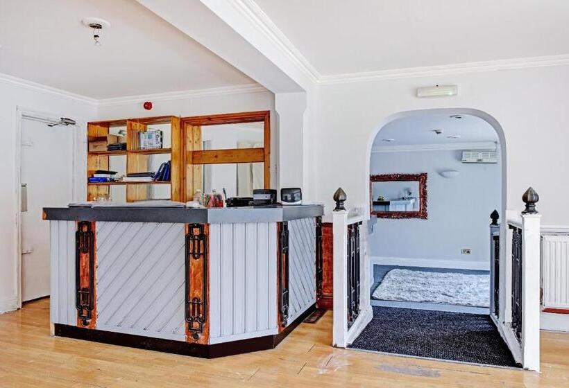 مبيت وإفطار The Gables Hotel, Birmingham Airport