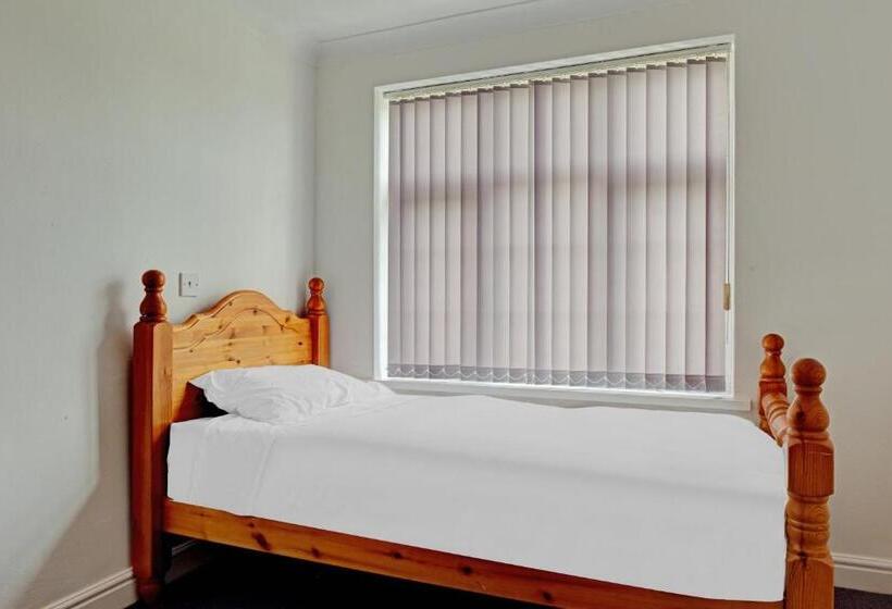 مبيت وإفطار The Gables Hotel, Birmingham Airport
