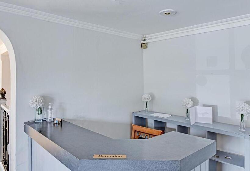 مبيت وإفطار The Gables Hotel, Birmingham Airport