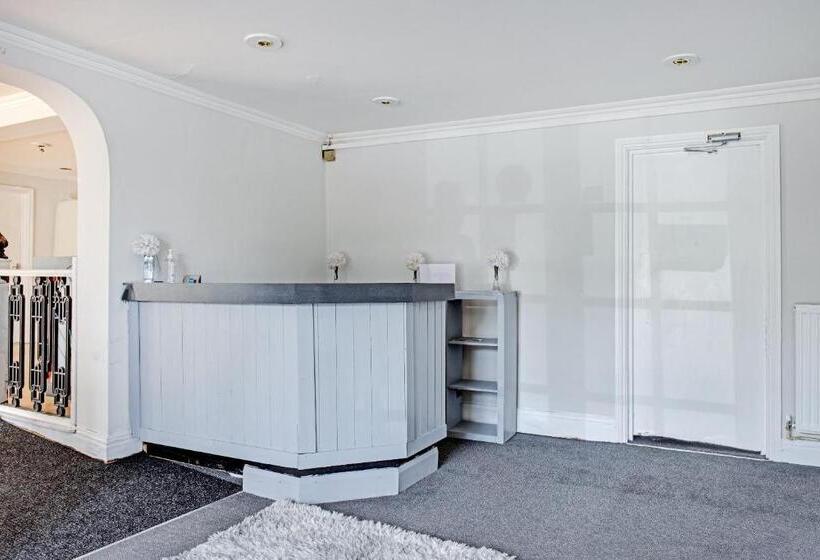 مبيت وإفطار The Gables Hotel, Birmingham Airport
