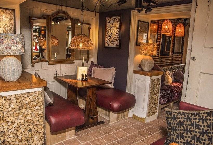 مبيت وإفطار The Swan Inn