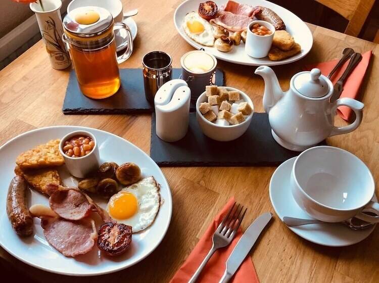 مبيت وإفطار Tudor Lodge