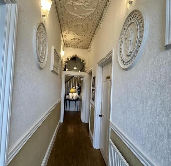 Bed and Breakfast Watermead House