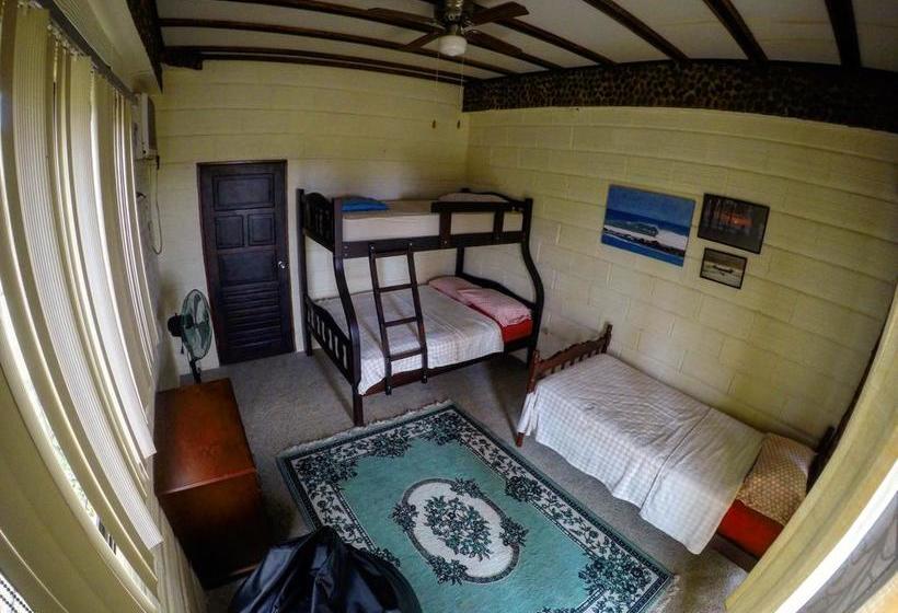 Casa Roja Hostel
