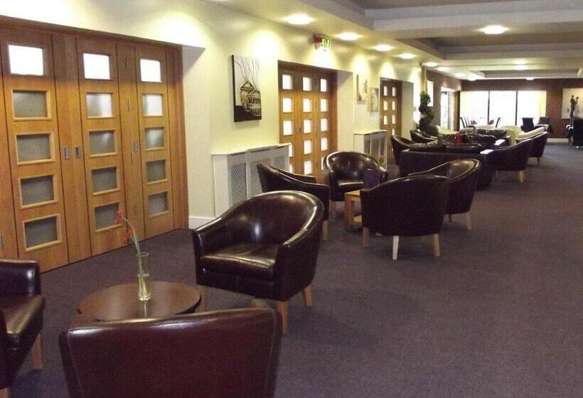 هتل Calderfields Golf & Country Club