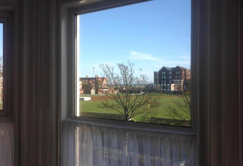 فندق Cleasewood Guest House