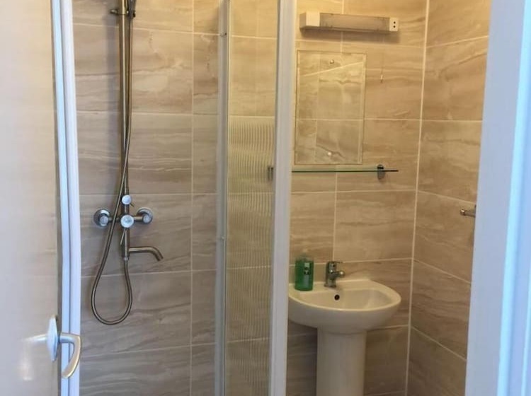 בית מלון כפרי Kensington