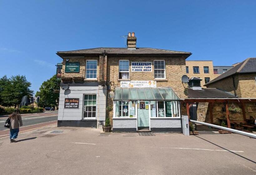 בית מלון כפרי The Earl Of Derby