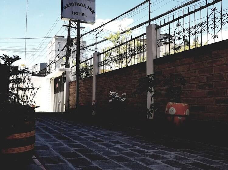 هاستل Heritage Inn