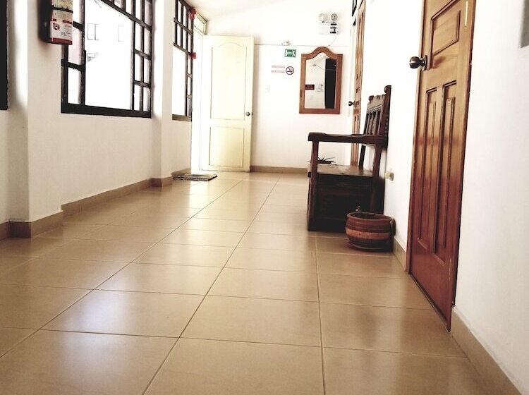 هاستل Heritage Inn