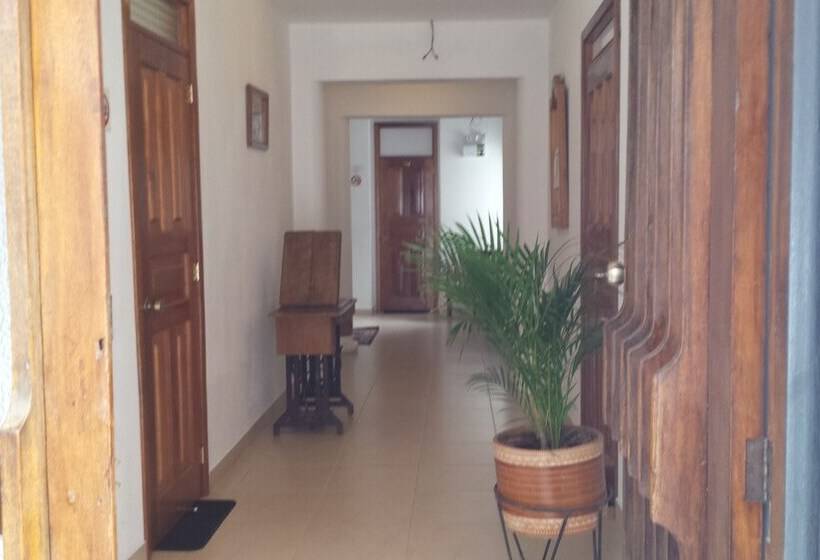 هاستل Heritage Inn