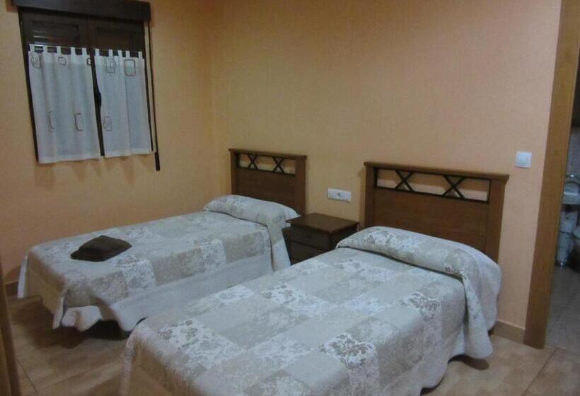 هاستل Hostal Abastos