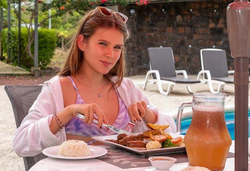 هتل Galapagos Tortuga Bay