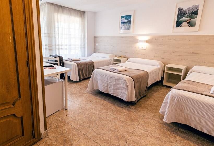 هتل Hostal Gran Vía