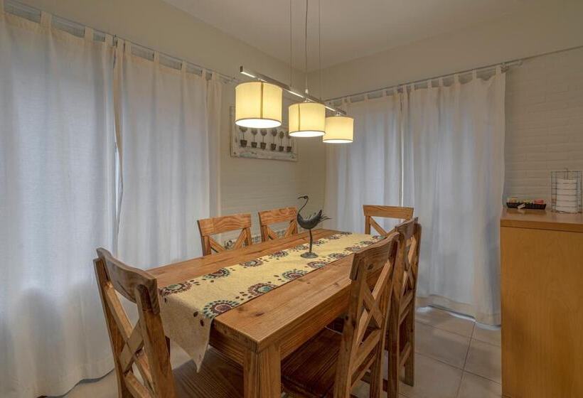 هتل Valeria House Rental Suites