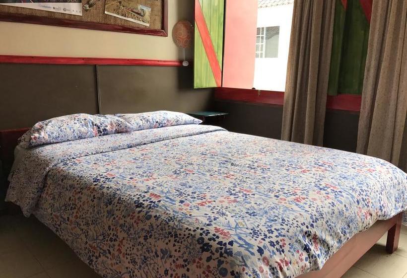 تختخواب و صبحانه Flying Donkey