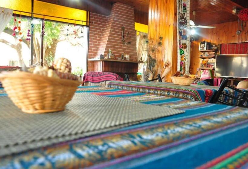 تختخواب و صبحانه La Marina