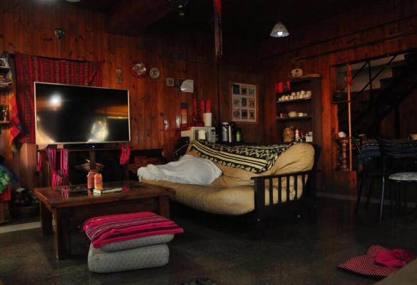 تختخواب و صبحانه La Marina