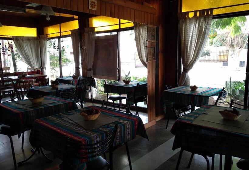 تختخواب و صبحانه La Marina