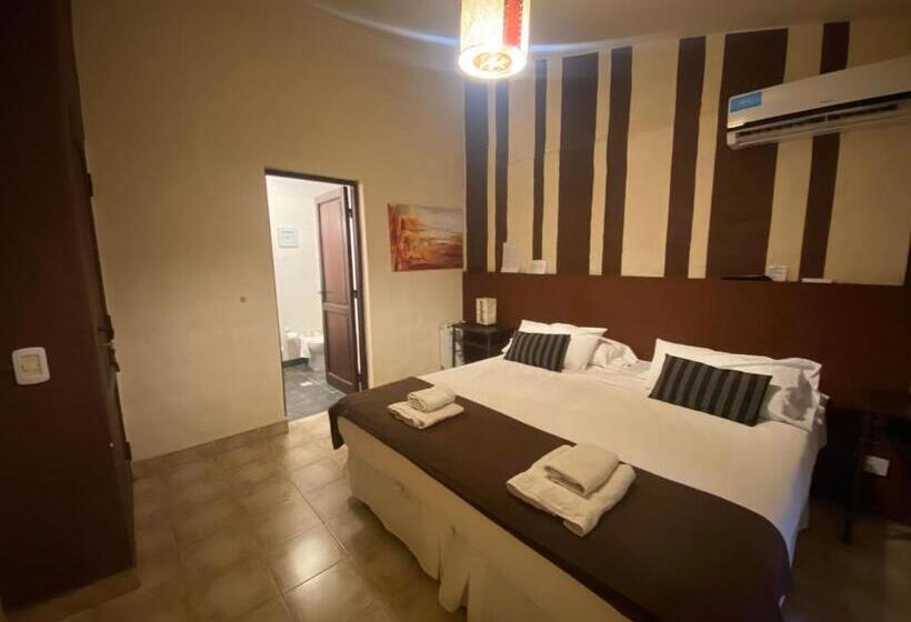 تختخواب و صبحانه Las Chirimoyas