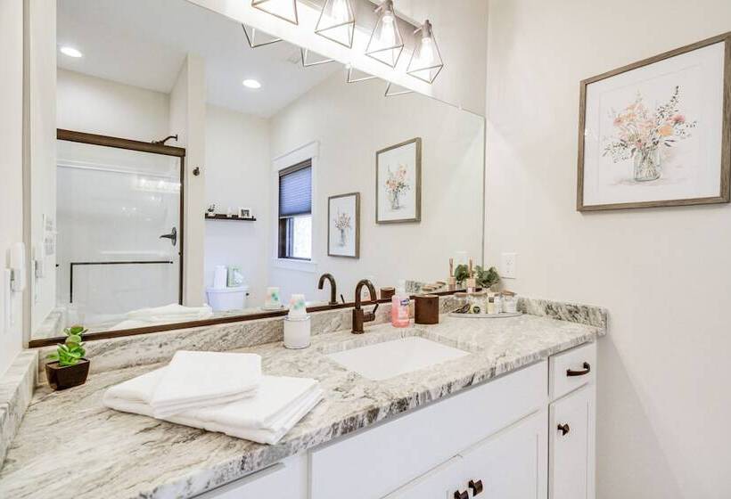 Lakefront Moneta Home W/ Hot Tub & Boat Dock!