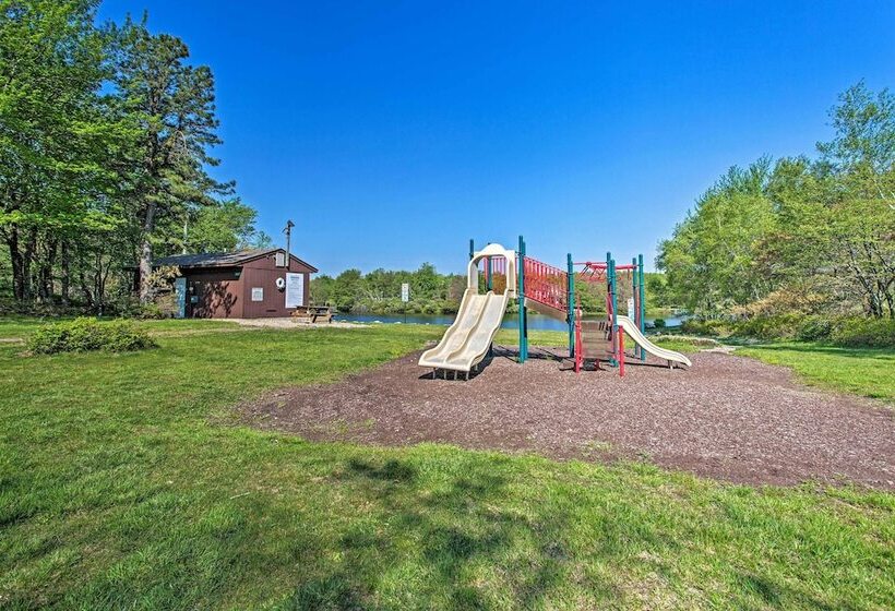 Long Pond Home W/ Private Hot Tub & Game Room