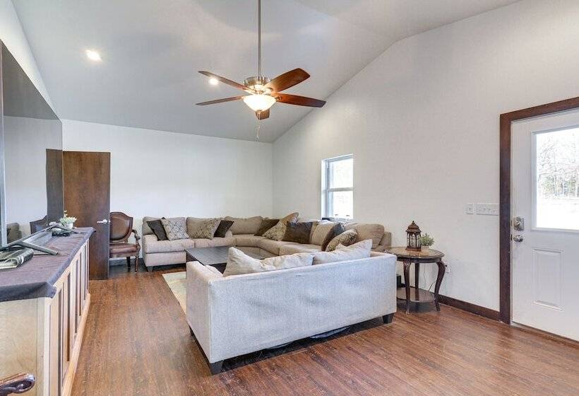 Marionville Cottage On 70 Acres W/ Recreation Room