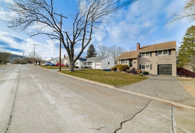 New York Abode: 2 Mi To Binghamton University!