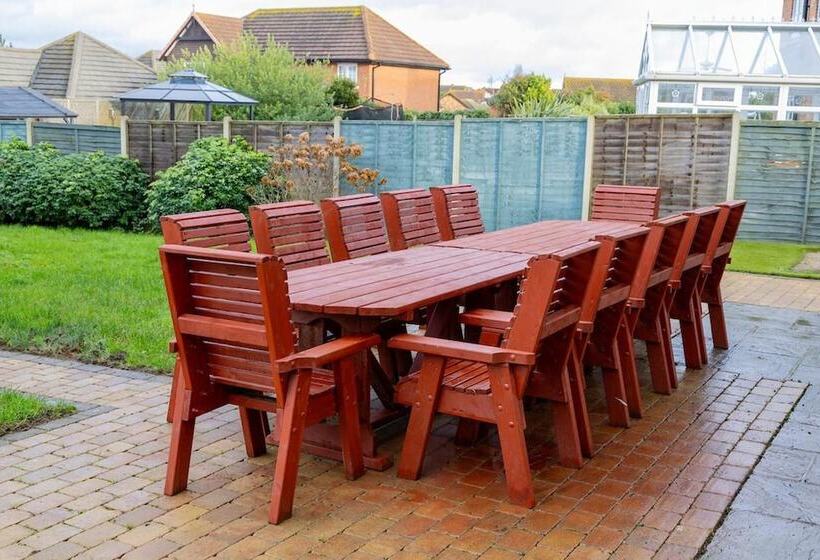 住所  4 Luxurious Executive Villa