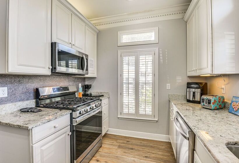 Destin Home W/ Community Pool & Beach Access