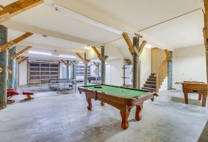 Oceanfront Castle  W/ Hot Tub & Game Room