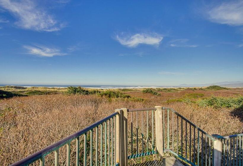Oceanfront Castle  W/ Hot Tub & Game Room