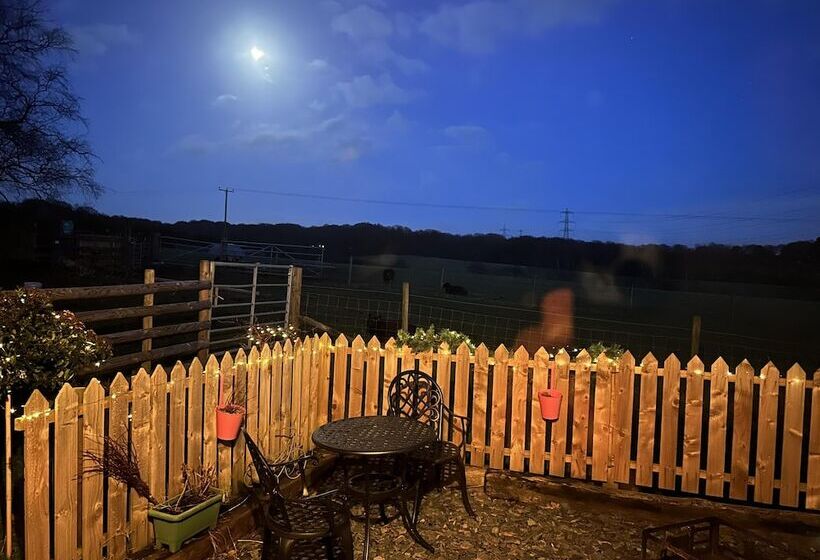ホテル Captivating 1 Bed Lodge In Chesterfield