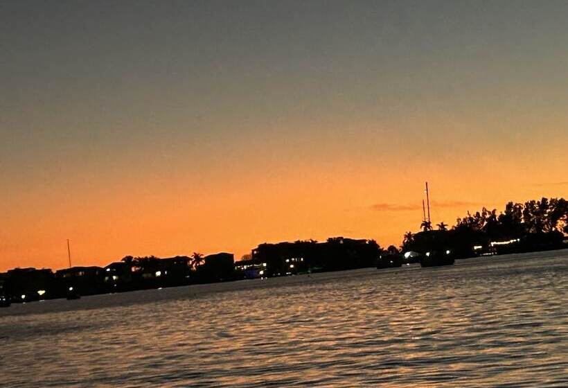 فندق The Sailor Park