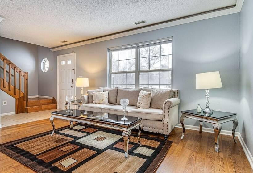Indianapolis Home W/ Private Yard ~ 8 Mi To Dtwn!
