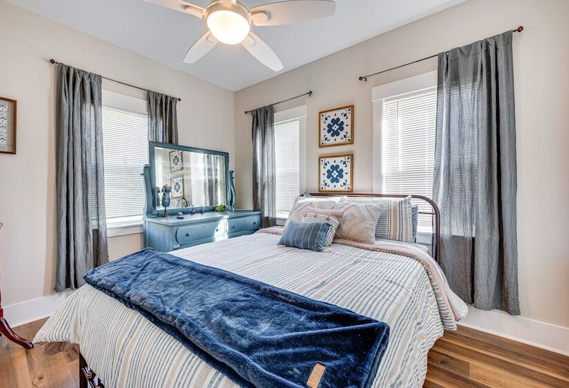Lakefront New London Retreat W/ Dock & Hot Tub!