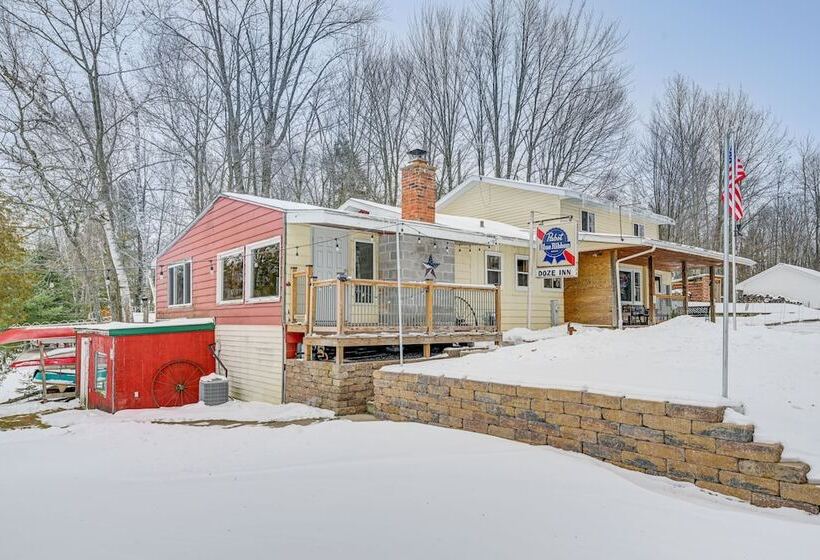 Lakefront Suring Home W/ Pool Table + Views!