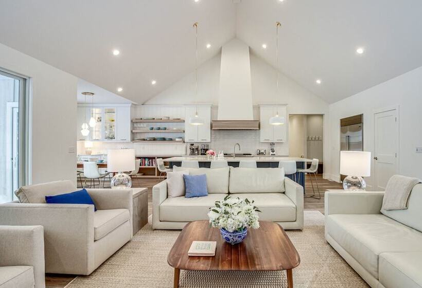 Luxury Serpent Lake Home W/ Gourmet Kitchen!