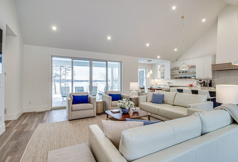 Luxury Serpent Lake Home W/ Gourmet Kitchen!