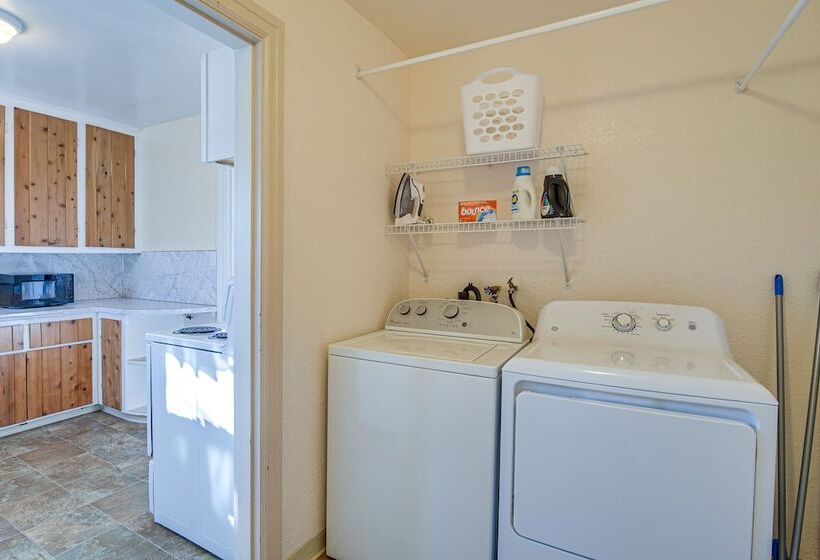 Peaceful Klamath Falls Home W/ Large Fenced Yard!