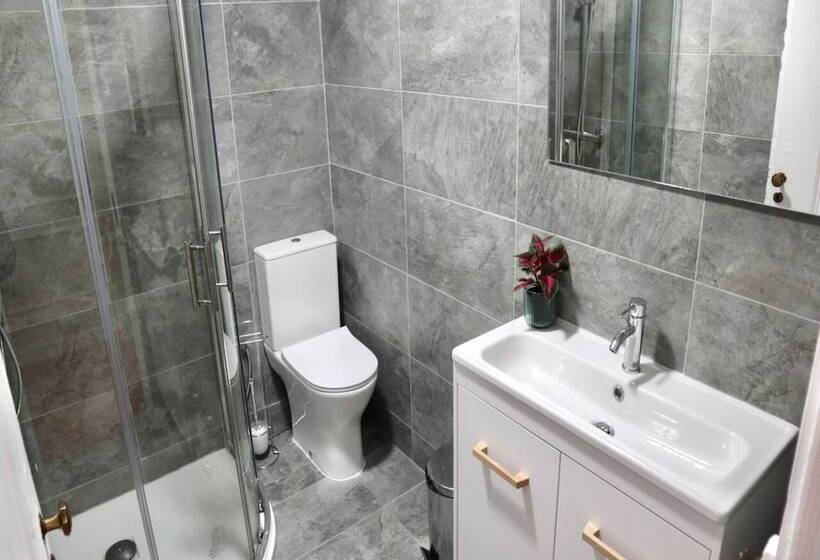 بنسيون Matching Loures Guest House