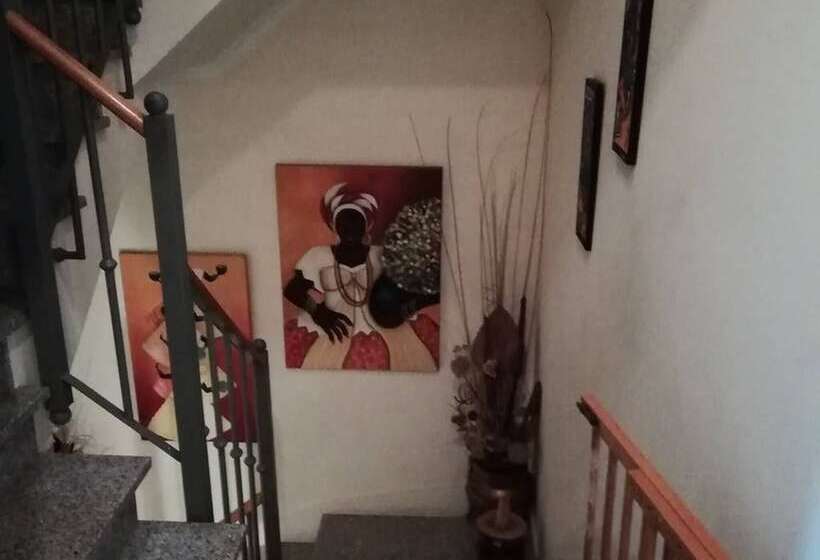 膳宿费 Room In Apartment   Double Room 2 In Albarraque, Sintra, Shared Bathroom