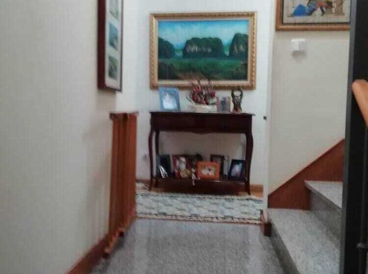 ペンション Room In Apartment   Single Room 3 At Albarraque, Sintra, Shared Bathroom