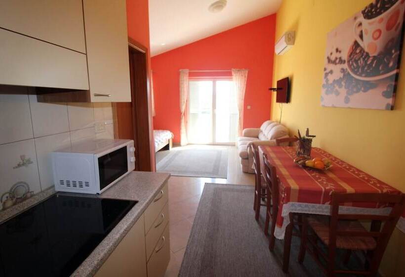 פנסיון Room In Studio   Apartment Aniko Near The Sea
