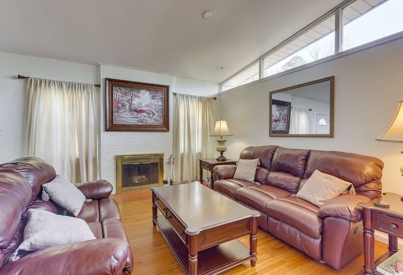 Pet Friendly Birmingham Cottage W/ Private Hot Tub